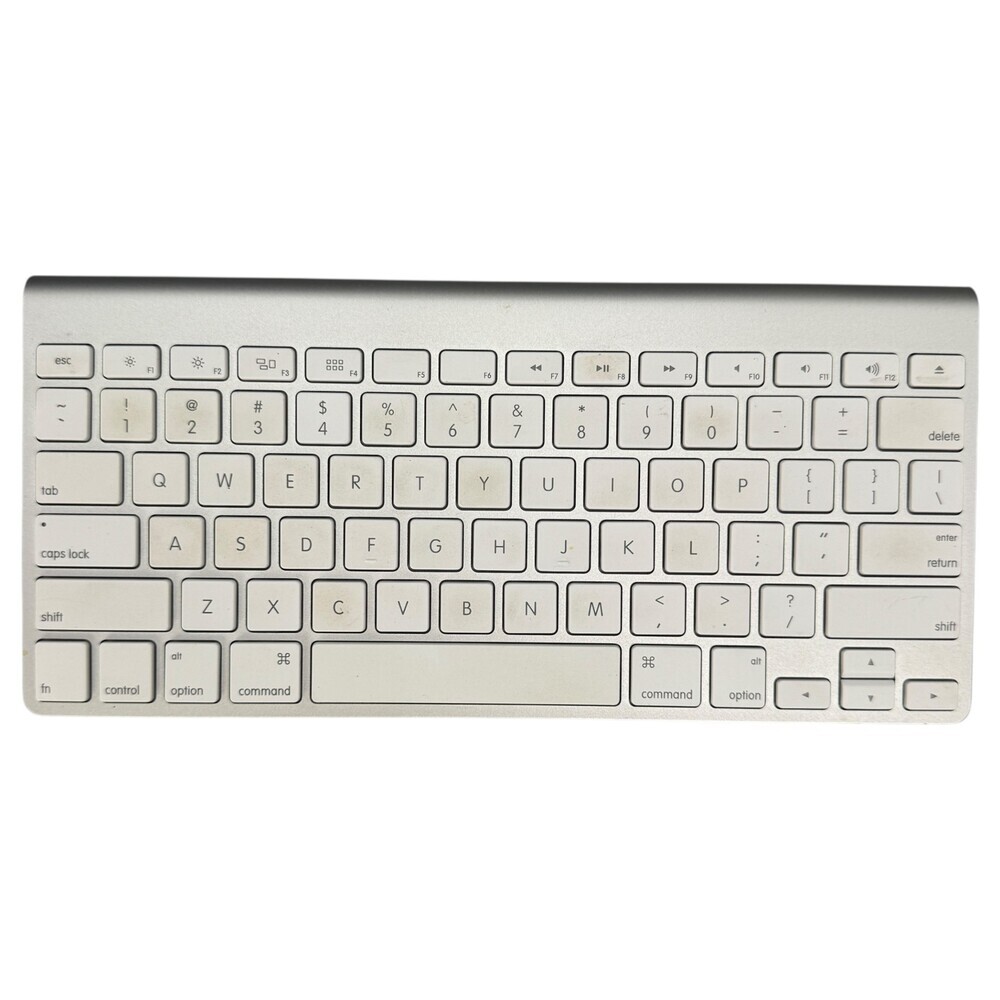 Apple A1314 Wireless Keyboard Mac *No Battery Cover* Untested For Parts/Repair